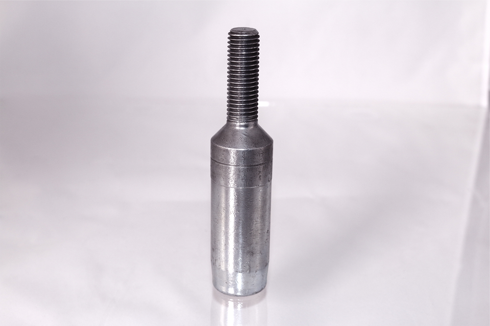 Small threaded stud for larger wire rope